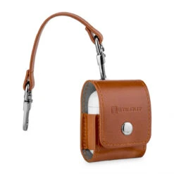 StilGut - AirPods Case Aus Leder Mit Lederband & Karabiner -Outlet STILGUT Store airpods case aus leder mit lederband karabiner cognac 01